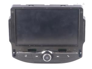 Gebruikte Display Multi Media regelunit Opel Crossland X Prijs € 175,00 Inclusief btw aangeboden door Autorecycling Kempers