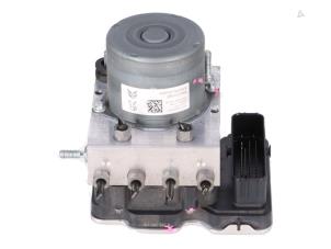 Gebruikte Brake control power module Opel Vivaro Prijs € 350,00 Inclusief btw aangeboden door Autorecycling Kempers