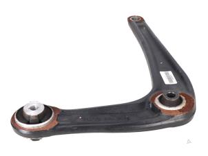 Gebruikte Reactiestang links-voor Opel Vivaro Prijs € 75,01 Inclusief btw aangeboden door Autorecycling Kempers