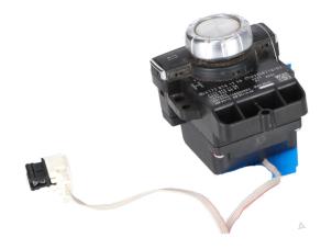 Gebruikte MMI schakelaar Mercedes SLK Prijs € 35,00 Inclusief btw aangeboden door Autorecycling Kempers