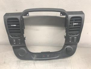 Gebruikte Dashboard deel Opel Vivaro 1.6 CDTI 95 Euro 6 Prijs € 120,00 Margeregeling aangeboden door Autosloperij Alexander