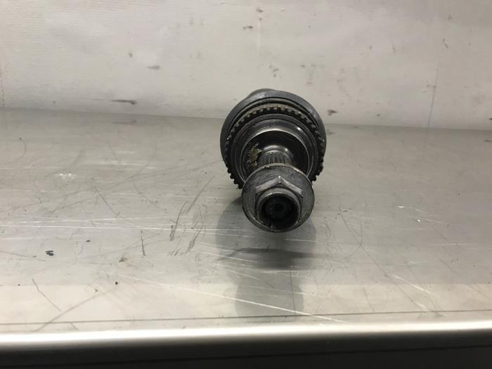 Aandrijfas links-voor van een Kia Rio (DC22/24) 1.5 16V 2004