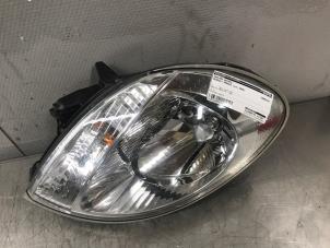 Gebruikte Koplamp rechts Renault Kangoo Express (FC) 1.5 dCi 60 Prijs op aanvraag aangeboden door Autosloperij Alexander