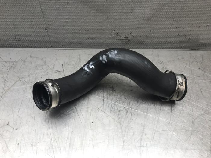 Gebruikte Intercooler Slang Volkswagen Transporter T5 1.9 TDi Prijs op aanvraag aangeboden door Autosloperij Alexander