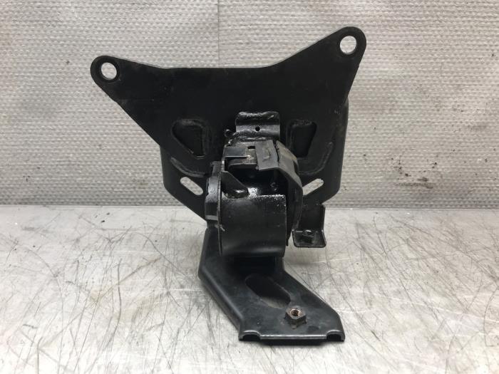 Gebruikte Motorsteun Toyota Yaris II (P9) 1.3 16V VVT-i Prijs € 50,00 Margeregeling aangeboden door Autosloperij Alexander