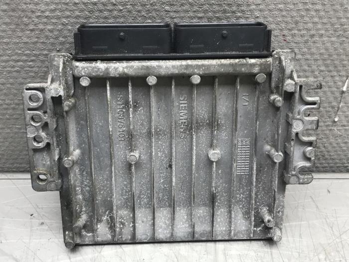Computer Motormanagement van een Renault Clio II (BB/CB) 1.4 16V 2001