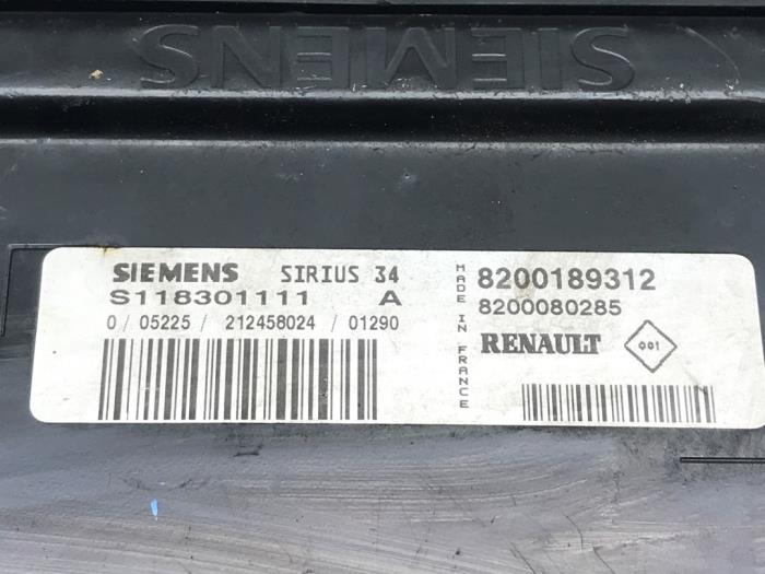 Computer Motormanagement van een Renault Clio II (BB/CB) 1.4 16V 2001