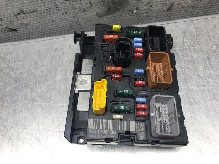 Zekeringkast van een Peugeot 207/207+ (WA/WC/WM) 1.4 2007