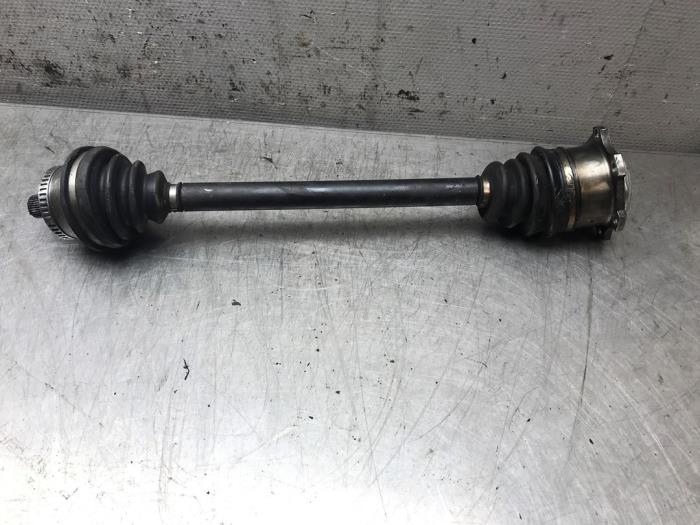 Gebruikte Aandrijfas rechts-voor Volkswagen Passat (3B3) 1.9 TDI 100 Prijs op aanvraag aangeboden door Autosloperij Alexander