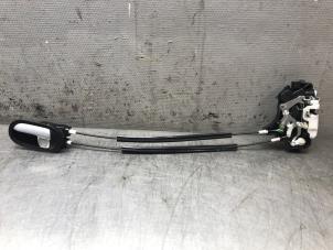 Gebruikte Deurslot Mechaniek 4Deurs links-voor Mitsubishi Colt (Z2/Z3) 1.3 16V Prijs op aanvraag aangeboden door Autosloperij Alexander