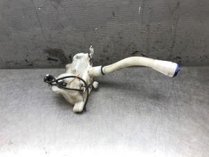 Gebruikte Ruitensproeiertank voor Citroen C4 Picasso (UD/UE/UF) 1.6 HDiF 16V 110 Prijs op aanvraag aangeboden door Autosloperij Alexander