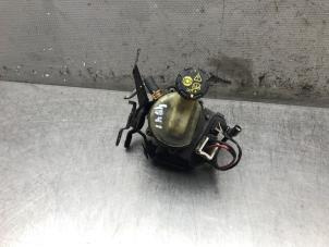 Gebruikte Pomp Servo Dacia Dokker Express (8S) 1.5 dCi 75 Prijs op aanvraag aangeboden door Autosloperij Alexander