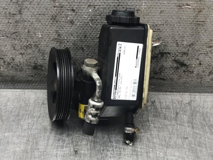 Stuurbekrachtiging Pomp van een Opel Vectra B (36) 1.6 16V Ecotec 2001