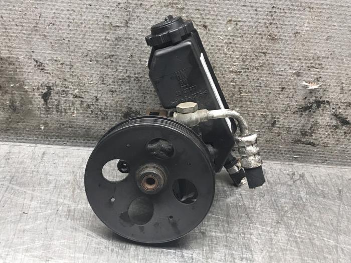 Stuurbekrachtiging Pomp van een Opel Vectra B (36) 1.6 16V Ecotec 2001