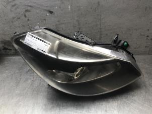 Gebruikte Koplamp rechts Renault Clio III (BR/CR) 1.4 16V Prijs op aanvraag aangeboden door Autosloperij Alexander