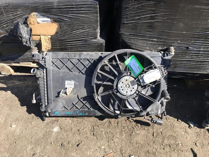 Gebruikte Radiateur Ford Focus 2 1.8 16V Flexifuel Prijs op aanvraag aangeboden door Autosloperij Alexander