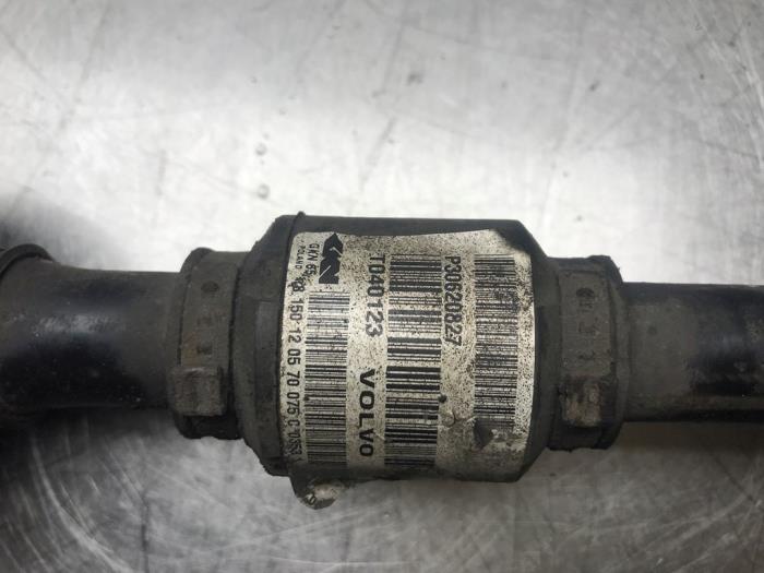 Gebruikte Aandrijfas links-voor Volvo V40 (VW) 2.0 16V Prijs op aanvraag aangeboden door Autosloperij Alexander