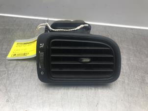 Gebruikte Luchtrooster Dashboard Volkswagen Polo V (6R) 1.2 TDI 12V BlueMotion Prijs op aanvraag aangeboden door Autosloperij Alexander