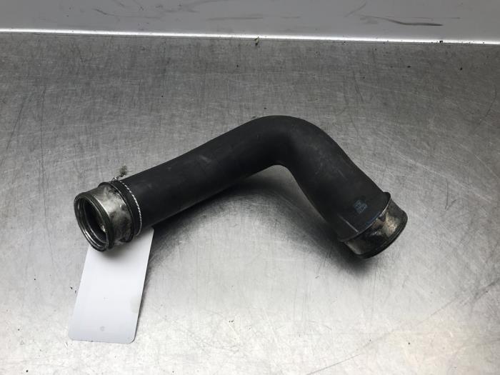 Gebruikte Intercooler Slang Volkswagen Multivan T5 (7E/7HC/7HF/7HM) 2.5 TDi Prijs op aanvraag aangeboden door Autosloperij Alexander