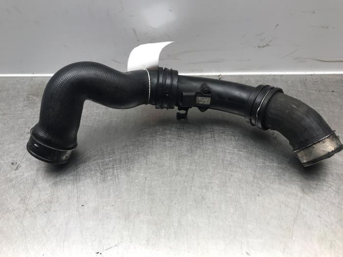 Gebruikte Intercooler Buis Volkswagen Multivan T5 (7E/7HC/7HF/7HM) 2.5 TDi Prijs op aanvraag aangeboden door Autosloperij Alexander