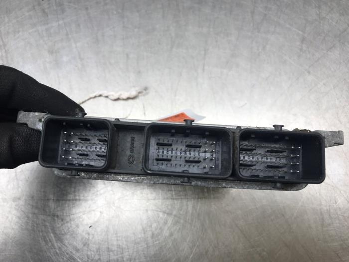 Gebruikte Inspuitcomputer Renault Clio III (BR/CR) 1.6 16V Prijs op aanvraag aangeboden door Autosloperij Alexander
