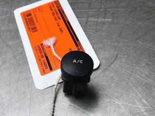 Gebruikte Airco Schakelaar Citroen Berlingo 1.9 D Prijs op aanvraag aangeboden door Autosloperij Alexander