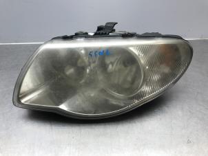 Gebruikte Linker Koplamp Chrysler Voyager/Grand Voyager (RG/RS) 2.8 CRD 16V Autom. Prijs op aanvraag aangeboden door Autosloperij Alexander