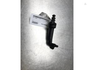 Gebruikte Koppeling Hulp Cilinder Volkswagen Up! (121) 1.0 12V 60 Prijs op aanvraag aangeboden door Autosloperij Alexander