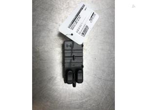 Gebruikte Ruit schakelaar elektrisch Daihatsu Cuore (L701) Prijs € 25,00 Margeregeling aangeboden door Autosloperij Alexander