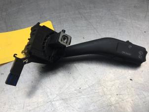 Gebruikte Ruitenwis Schakelaar Volkswagen Golf V (1K1) 1.6 FSI 16V Prijs € 25,00 Margeregeling aangeboden door Autosloperij Alexander