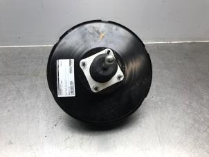 Gebruikte Rembekrachtiger Volkswagen Passat Variant (3C5) 1.4 TSI 16V Prijs € 100,00 Margeregeling aangeboden door Autosloperij Alexander