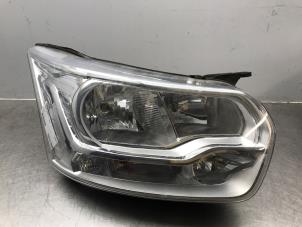 Gebruikte Rechter Koplamp Ford Transit 2.0 TDCi 16V Eco Blue 130 Prijs op aanvraag aangeboden door Autosloperij Alexander