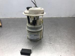 Gebruikte Benzinepomp Peugeot 206 (2A/C/H/J/S) 1.4 XR,XS,XT,Gentry Prijs € 45,00 Margeregeling aangeboden door Autosloperij Alexander