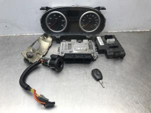 Gebruikte Kontaktslot + computer Renault Trafic New (FL) 2.5 dCi 16V 145 Prijs op aanvraag aangeboden door Autosloperij Alexander