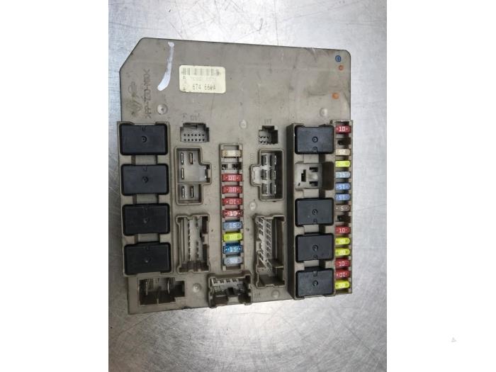 Zekeringkast van een Renault Clio III (BR/CR) 1.4 16V 2007