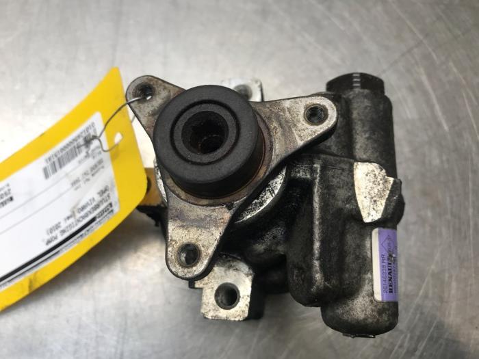 Gebruikte Pomp Servo Opel Vivaro 2.5 CDTI 16V Prijs € 60,00 Margeregeling aangeboden door Autosloperij Alexander