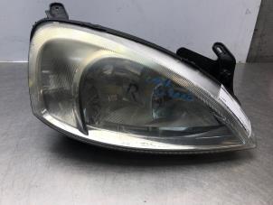 Gebruikte Rechter Koplamp Opel Corsa C (F08/68) 1.2 16V Twin Port Prijs op aanvraag aangeboden door Autosloperij Alexander