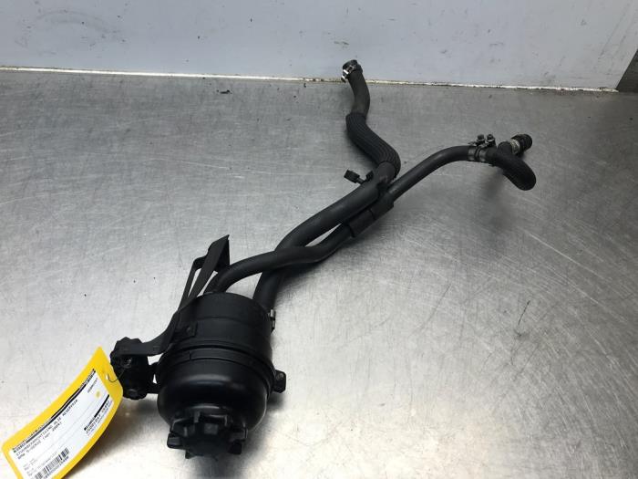 Gebruikte Servo Oliereservoir BMW 5 serie (E60) 520i 24V Prijs € 50,00 Margeregeling aangeboden door Autosloperij Alexander