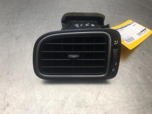 Gebruikte Luchtrooster Dashboard Volkswagen Polo V (6R) 1.2 TDI 12V BlueMotion Prijs € 25,00 Margeregeling aangeboden door Autosloperij Alexander