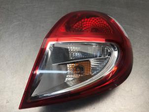 Gebruikte Achterlicht rechts Renault Clio III (BR/CR) 1.2 16V 75 Prijs € 40,00 Margeregeling aangeboden door Autosloperij Alexander