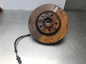 Gebruikte Fusee links-voor Opel Vivaro 2.5 CDTI 16V Prijs € 60,00 Margeregeling aangeboden door Autosloperij Alexander