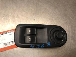 Gebruikte Ruit schakelaar elektrisch Opel Vivaro 2.5 CDTI 16V Prijs € 35,00 Margeregeling aangeboden door Autosloperij Alexander