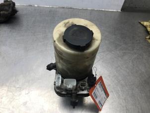 Gebruikte Servopomp Opel Signum (F48) 2.2 DGI 16V Prijs € 60,00 Margeregeling aangeboden door Autosloperij Alexander