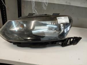 Gebruikte Koplamp links Volkswagen Polo V (6R) 1.2 TDI 12V BlueMotion Prijs op aanvraag aangeboden door Autosloperij Alexander