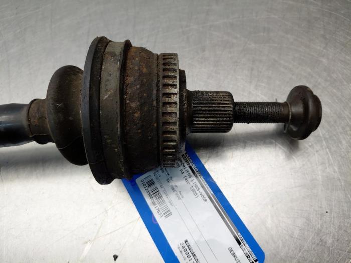 Gebruikte Aandrijfas links-voor Audi A4 Avant (B7) 2.0 TFSI 20V Prijs € 50,00 Margeregeling aangeboden door Autosloperij Alexander