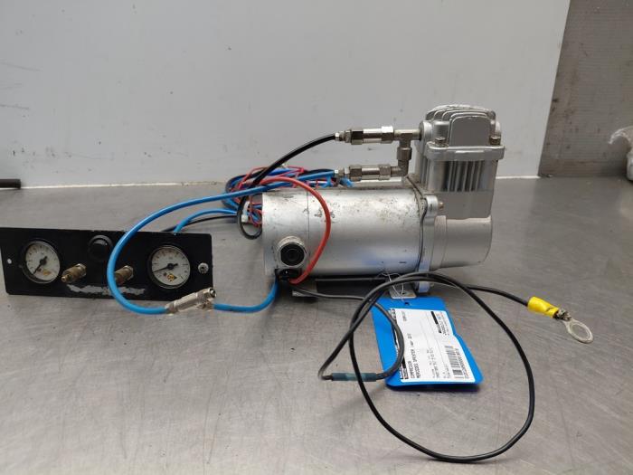 Gebruikte Compressor Mercedes Sprinter 3,5t (906.13/906.23) 310 CDI 16V Prijs op aanvraag aangeboden door Autosloperij Alexander