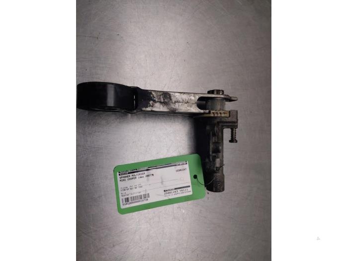 Gebruikte Spanner multiriem Mini Mini (R56) 1.6 16V Cooper Prijs op aanvraag aangeboden door Autosloperij Alexander