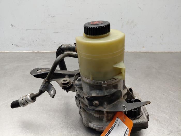 Gebruikte Pomp Servo Nissan Qashqai (J10) 1.6 16V Prijs op aanvraag aangeboden door Autosloperij Alexander