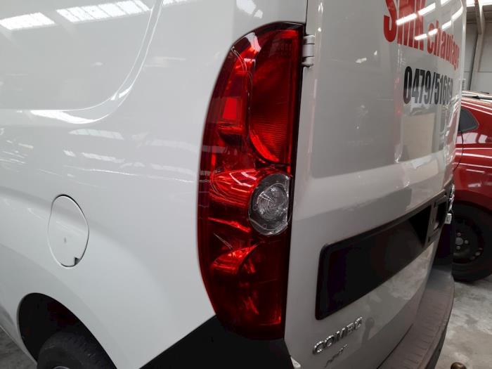 Luz trasera izquierda Opel Combo