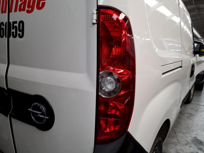 Luz trasera derecha Opel Combo